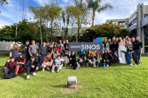 Alunos do Curso Técnico de Design Gráfico realizam visita técnica ao Grupo Sinos