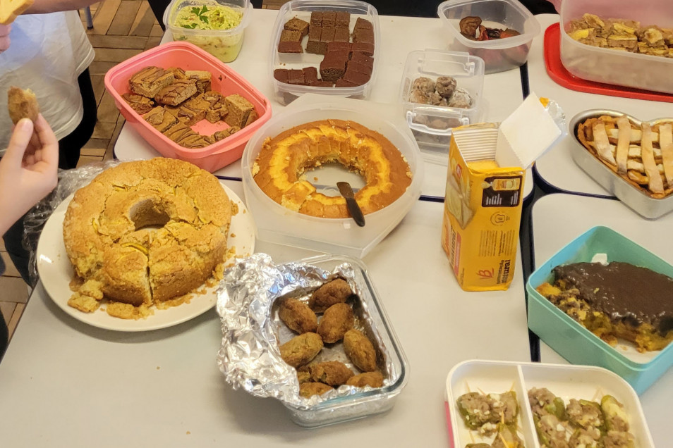 Turmas do 7º ano exploram as diferentes formas dos alimentos, criam receitas e visitam fruteira