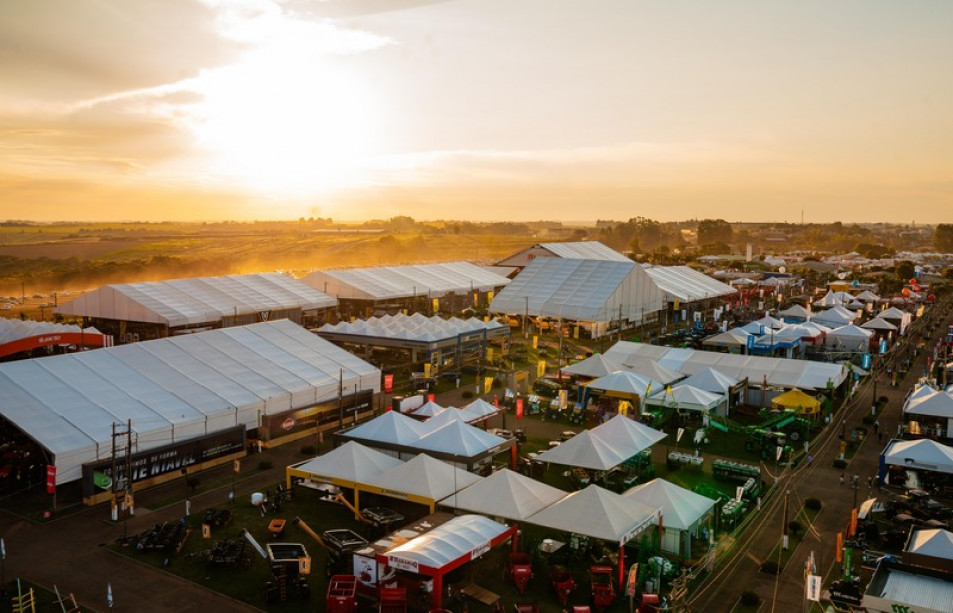 Coordenadora do Curso Técnico em Agropecuária,  Explora as Novidades na Expodireto