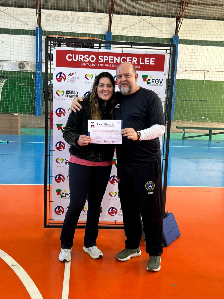 Professora do Instituto Ivoti participa de curso com o técnico de voleibol Spencer Lee