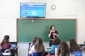 Turmas do 1º ano do Ensino Médio tem conversa sobre a plataforma Plurall