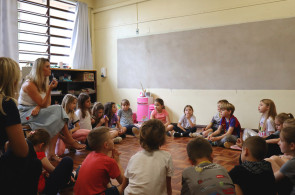 1. Klasse aprende sobre higiene do corpo com convidada especial