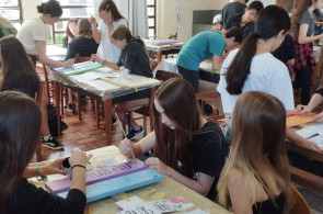 Estudantes criam placas com mensagens em língua alemã para diferentes espaços do Instituto Ivoti