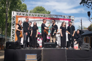 Grupo Harmoniza realiza apresentação em evento promovido pela Rádio União FM