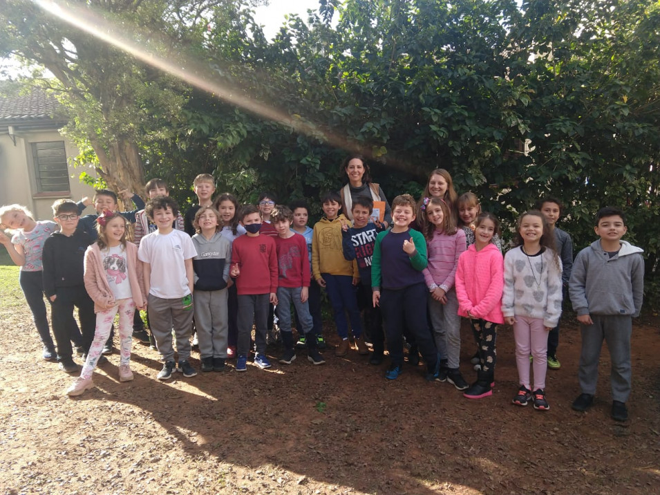 Turma do 2º ano recebe veterinária para falar sobre cuidado com os animais