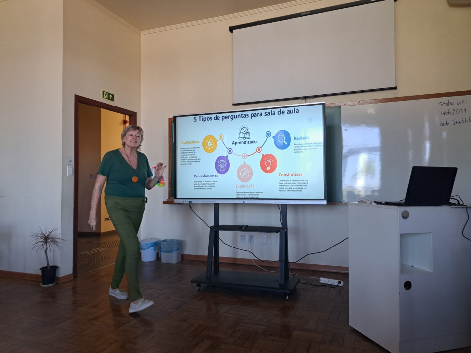 Ensino Superior realiza aula aberta da Pós-Graduação em Educação Bilíngue
