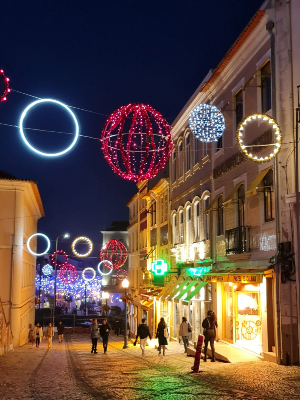 Aveiro ganha vida com a magia das luzes de Natal