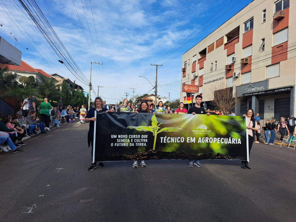 Curso Técnico em Agropecuária Desfila na 35ª Kolonistenfest em Ivoti