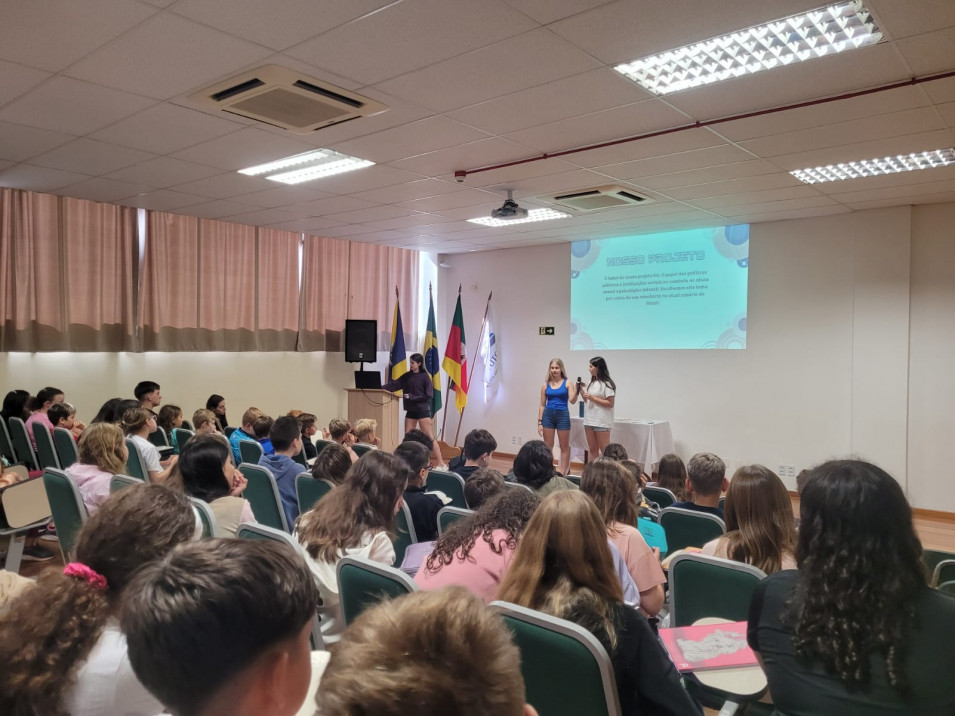 Aula inaugural da VIII Mostra Científica incentiva alunos à pesquisa