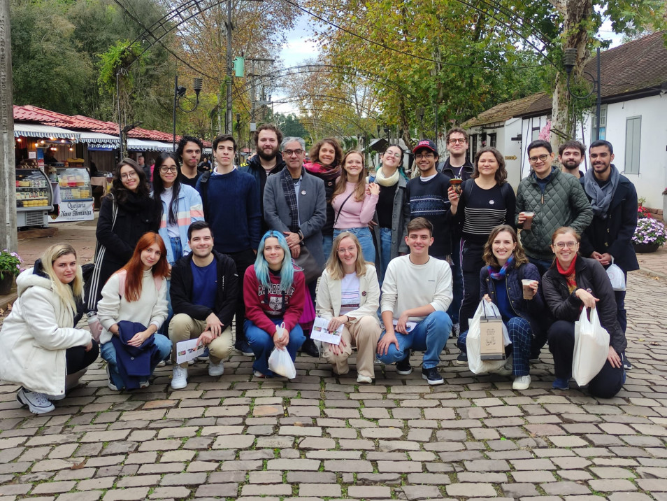 Estudantes de Alemão da IFPLA e da UFRGS vivenciam cultura e história em Ivoti