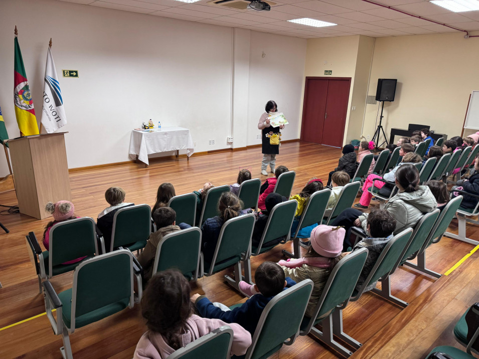 Aprendendo com Mya: Turmas vivenciam contação de história sobre natureza e cultura