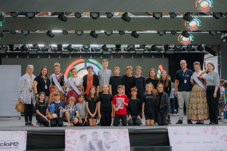 6º Ano Bilíngue representa o Instituto Ivoti no Musik und Theaterfestival, em Nova Petrópolis